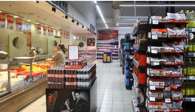 Panika zavladala u BiH, police se prazne, ulje i bašno razgrabljeni, građani masovno preko granice